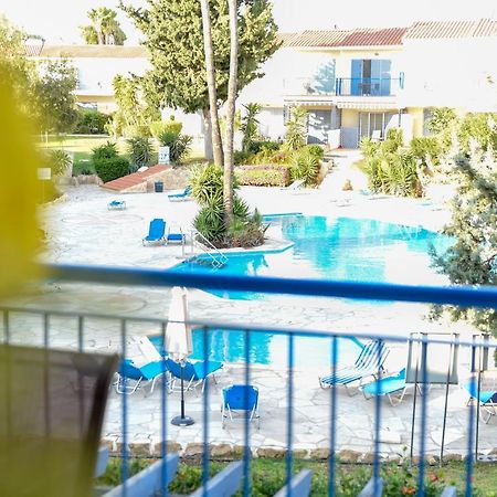 Paradise Gardens With A Large Terrace Paphos Exterior photo