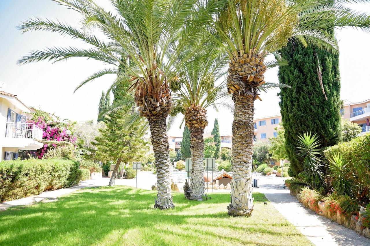 Paradise Gardens With A Large Terrace Paphos Exterior photo