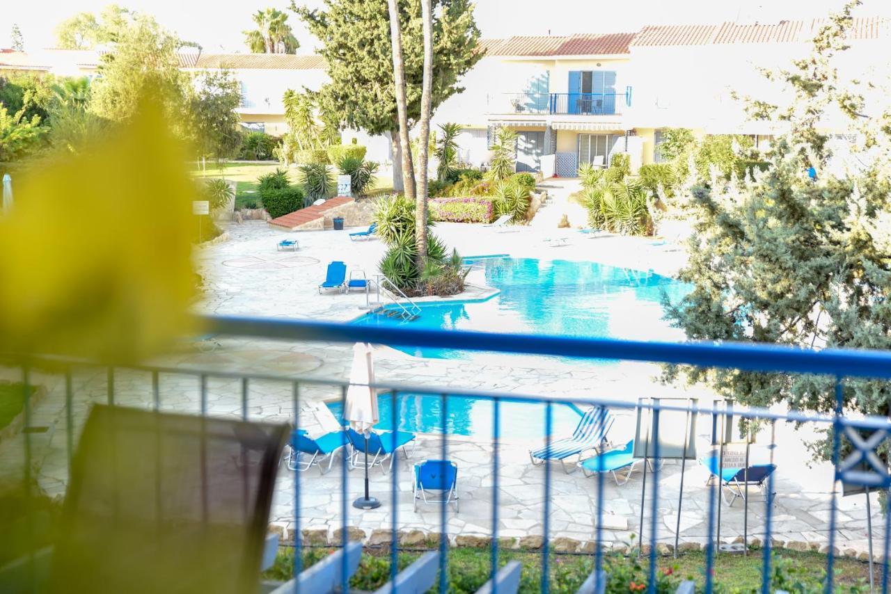 Paradise Gardens With A Large Terrace Paphos Exterior photo
